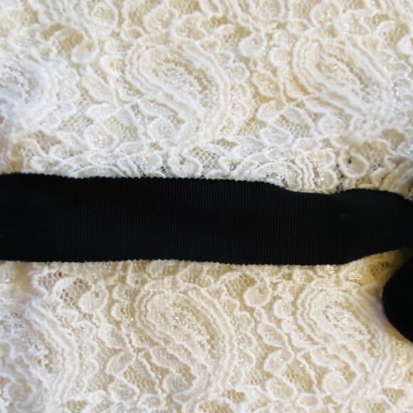 White Lace Sleeveless Top with Scallop Collar Black Ribbon Belt size Medium - Picture 6 of 12